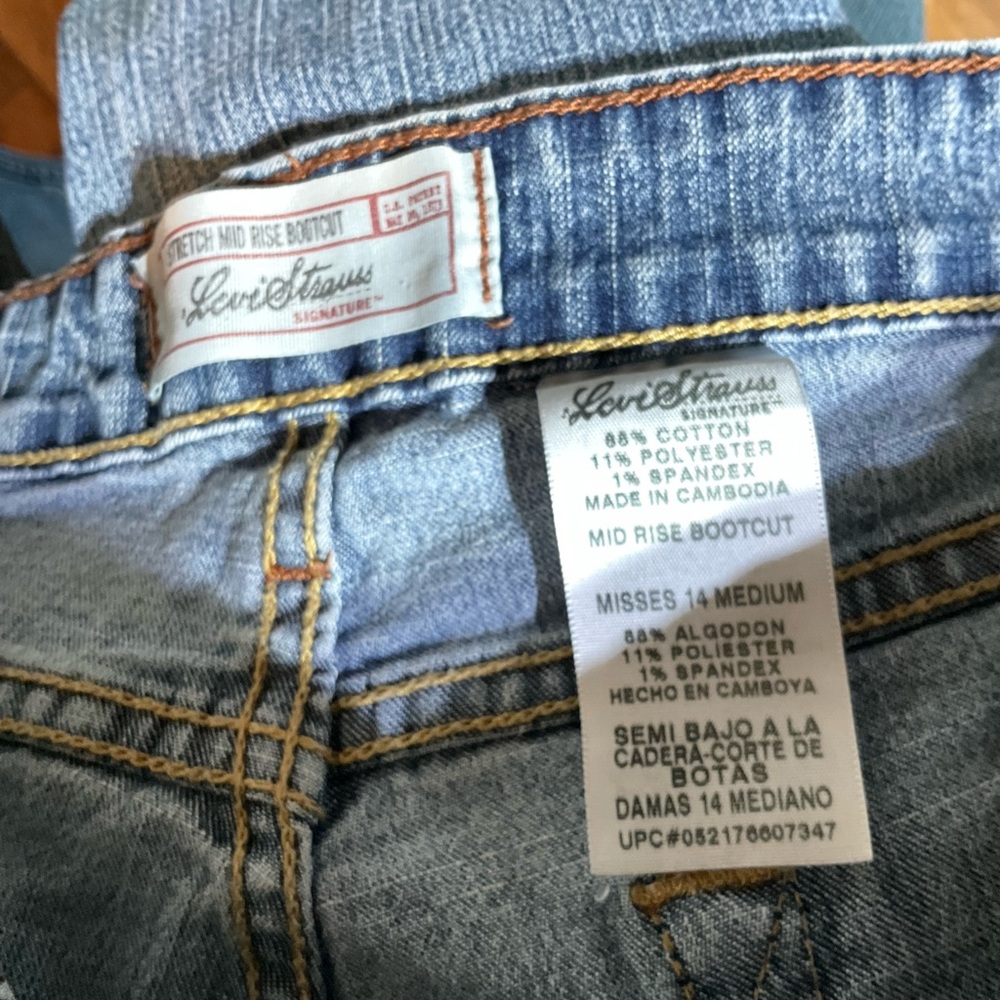 Ladies size 14M Levi jeans - Picture 3 of 5